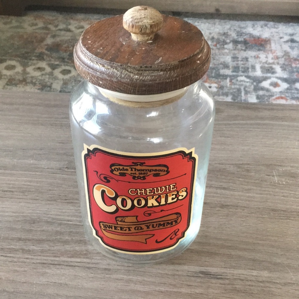 Vintage Olde Thompson  chewie cookies jar